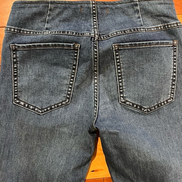 FREE PEOPLE Jeans Ladies Sz 27 EUC Soft Comfy Stretchy Lightweight Flare Leg - Picture 4 of 6
